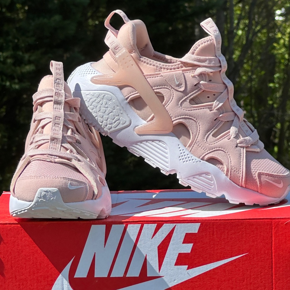 NEW Nike Air Huarache Craft Casual Sneaker - US Size Womens 7 | Mens, Youth 5.5